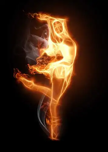 带着火焰特效的金色女人