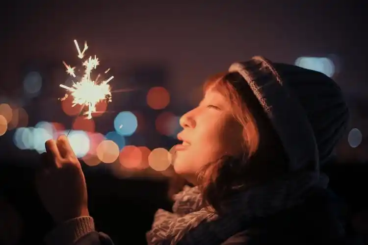 如何把手持烟花的妹子拍的好看? - 知乎