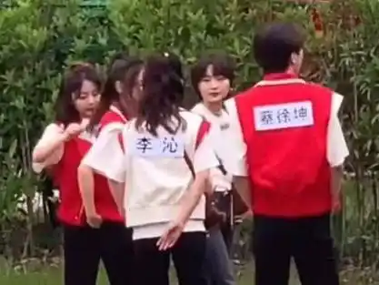 谭松韵 #蔡徐坤 #杨颖 #奔跑吧 #快乐大本营 #歌声穿透迷