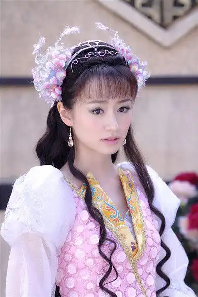 乔乔饰美人鱼鲛儿