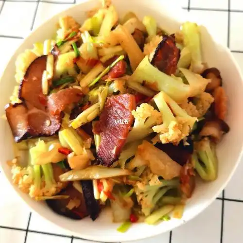 腊肉炒花菜