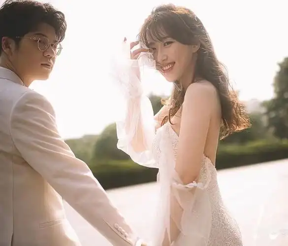 人大女神康逸琨婚礼图片(南航最美校花陈都灵)