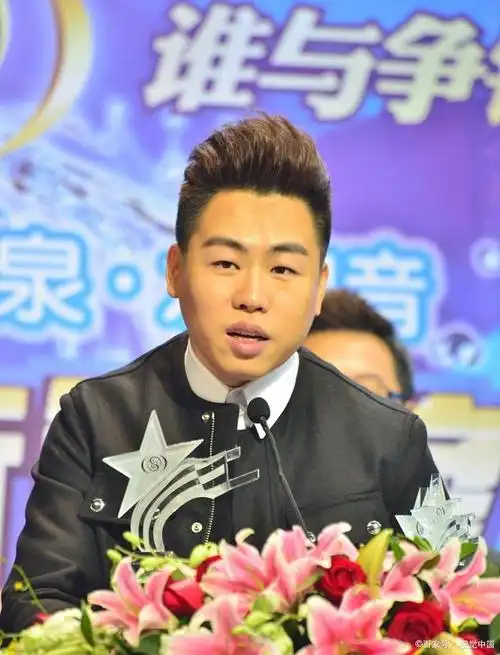 曝光引发疑云!杨迪小号恋人曝光,蛛丝马迹令人咋舌