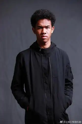 中非混血的小伙