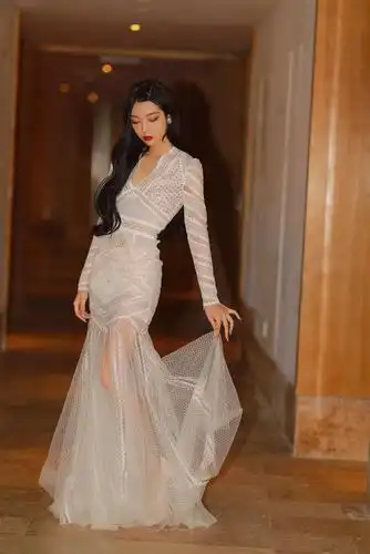 李紫婷海南岛电影节《红梅花儿开》舞台直拍有