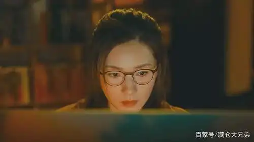 万茜《人潮汹涌》剧照