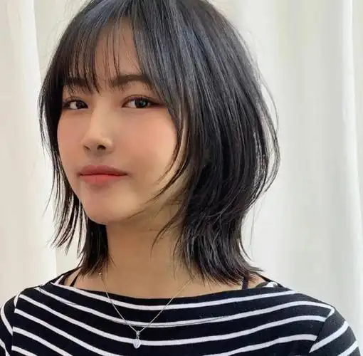 可盐可甜的层次披肩发