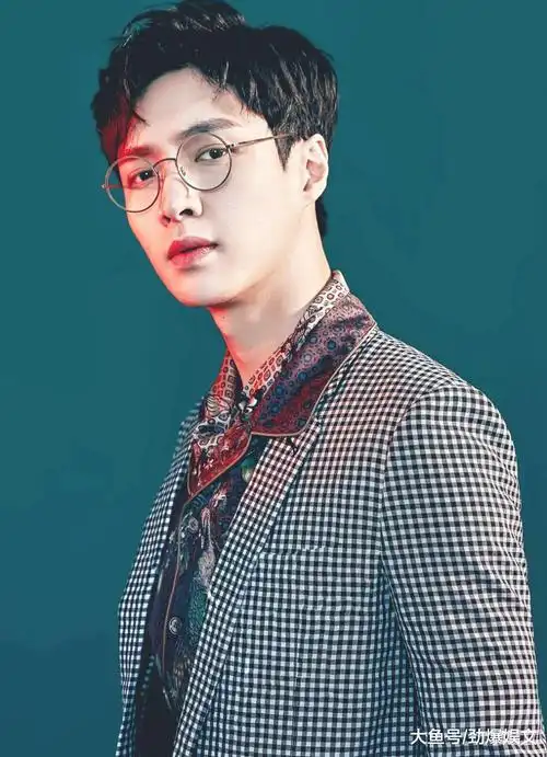 当6位男星戴上眼镜加分神器肖战纯良易烊千玺犀利他最诱人