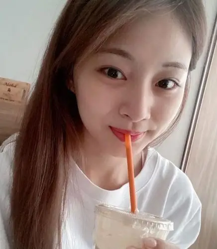 twice子瑜再次大方公开素颜自拍!超真实样子惹热论,获粉丝大赞
