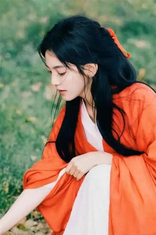 章若楠红衣撑伞照:红衣飒爽,清冷艳丽,古装造型惊艳时光-腾讯新闻