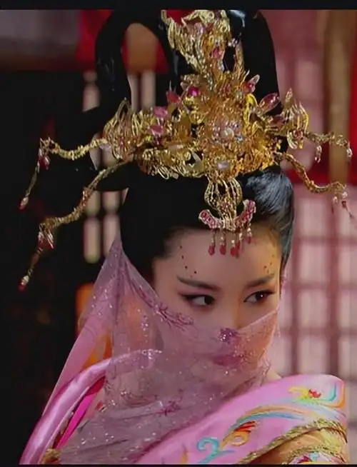 张馨予饰演的苏妲己,妩媚大胆眼神拉丝,最为勾人-时尚快讯-畅想天空