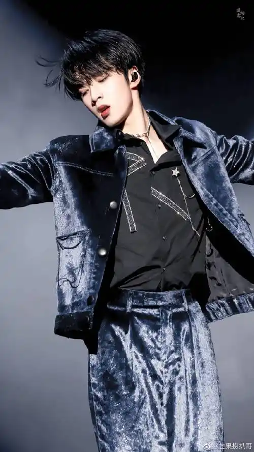 刘耀文live生图#刘耀文今日份生图快乐,优越五官让人心动的神仙惭颜