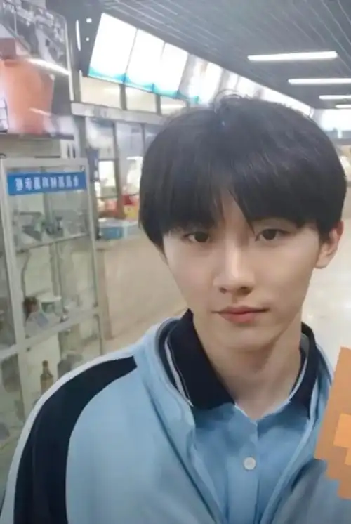 马哥的高中时期#马嘉祺 #学生时代 #纯情男高 #校园生活 - 抖音