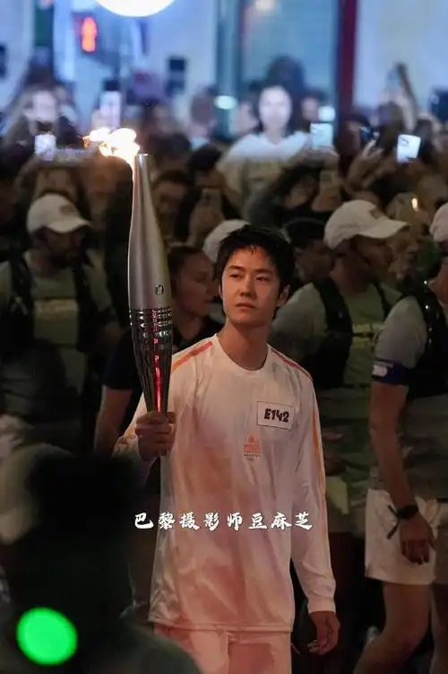 王一博##王一博行程#  20240714  王一博 2024巴黎奥运会火炬传