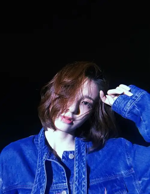 简介:万鹏甜酷夜景自拍图片,分享一组万鹏图片给大家,图中的明星图片