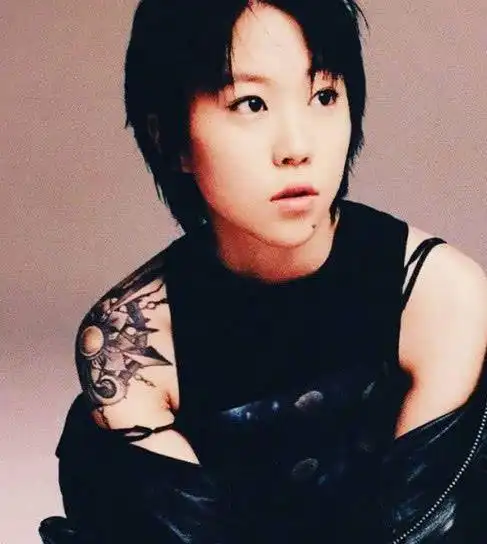 明星花臂:谭维维个性,范晓萱疯狂,却都败给他的"走火入魔"