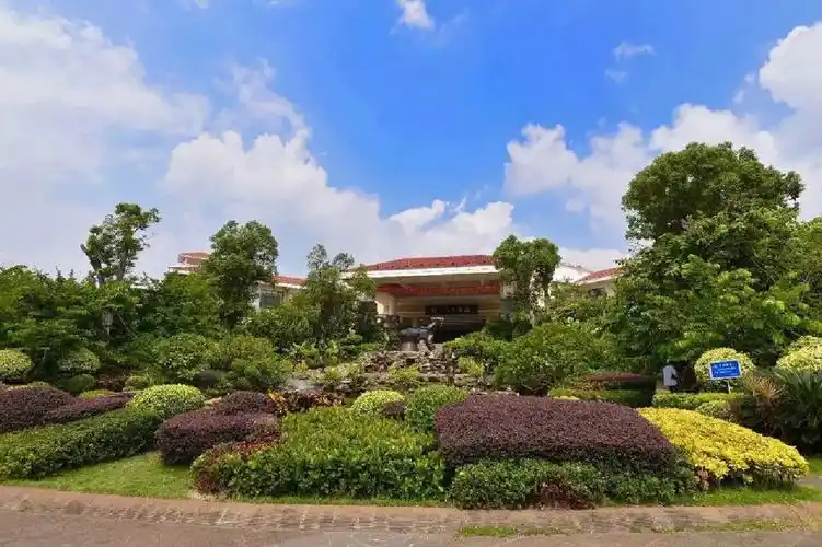 鼓文化的特色温泉酒店63樟树湾大酒店