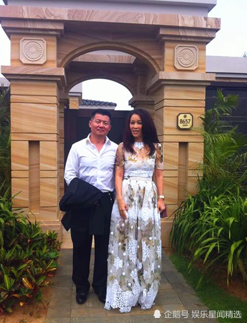 那英老公孟桐抽雪茄照片曝光颠覆三里屯酒吧模式李亚鹏娘家人