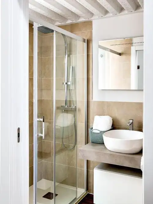 卫生间钢化玻璃适用范围广这3点事项不注意照样会自爆