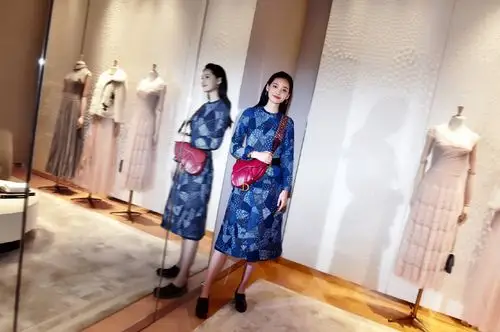 孙伊涵图片 孙伊涵活动照图片[2/6]_明星_美桌网