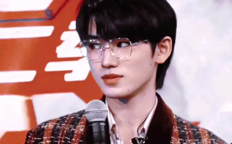 【宋亚轩】人间绝世贵公子 金丝眼镜氛围感拉满