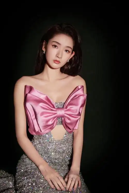 王玉雯超话王玉雯超话恭喜@王玉雯uvin获得#腾讯视频星光大赏#年度