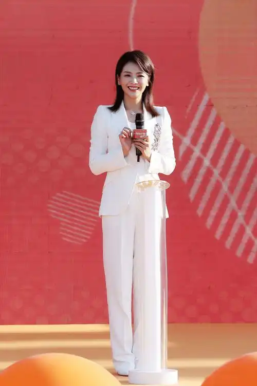 张也中年发福还风韵犹存!