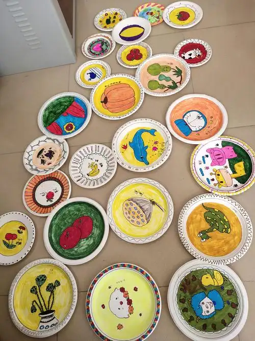 趣品碟子画一一龙门职校19幼师1班课堂作业展示