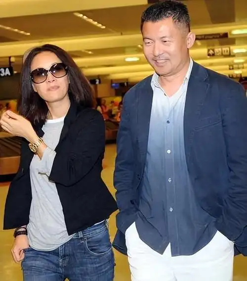 回顾孟桐爱上未婚生子的那英婚后把她宠成宝待继子如亲生