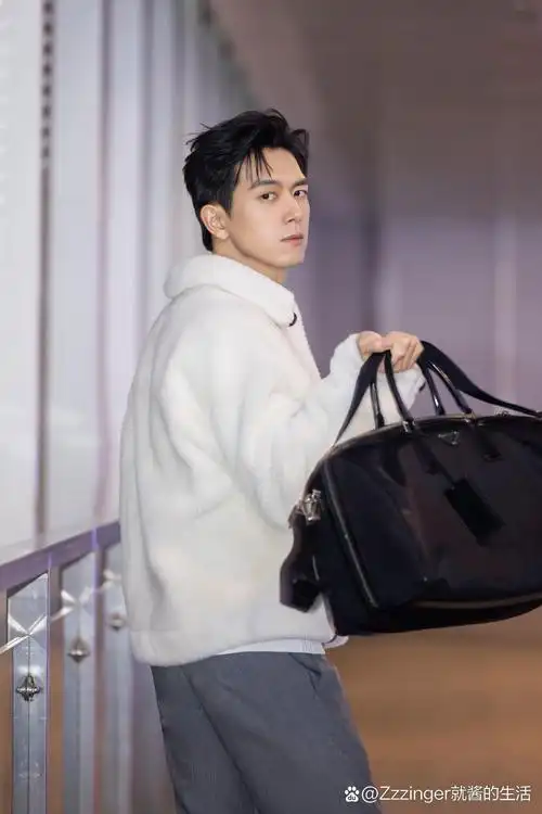 健康饮食,运动与良好生活习惯的完美结合 演员李现近期因角色需求成功