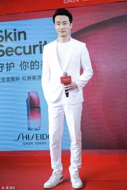 30岁姑娘的魅力值逐年降低?别闹,她就迷倒了"国民初恋"黄轩啊!