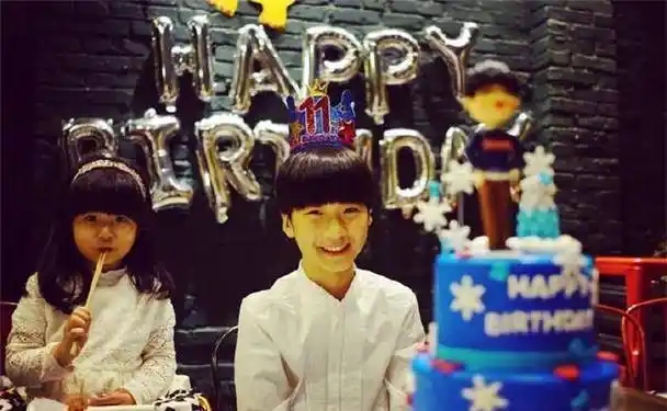 原创张亮宣布2年前已和寇静离婚去年还曾晒一家四口幸福合影