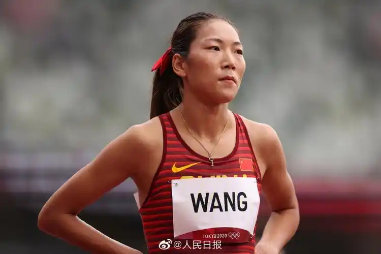 王春雨女子800米第5,决赛第五!