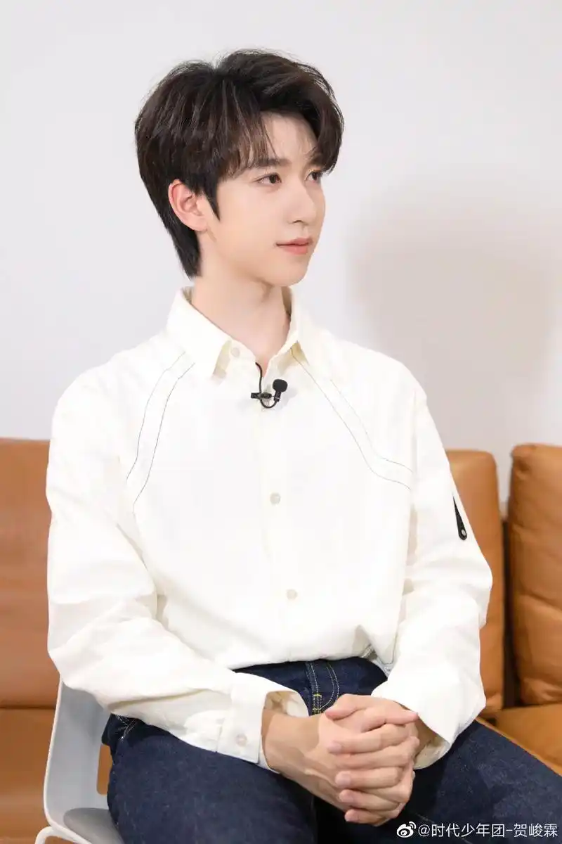 解锁单人采访,小贺嘎嘎棒9199#时代少年团 #贺峻霖 - 抖音