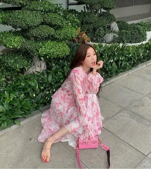 虞书欣为美真敢穿,罗马凉鞋缠脚五圈,网友:不是细脚踝不敢上脚