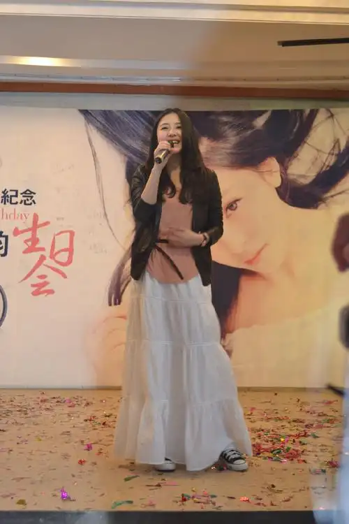 p>张含韵,1989年4月9日出生于四川省德阳市旌阳区,中国内地流行乐女