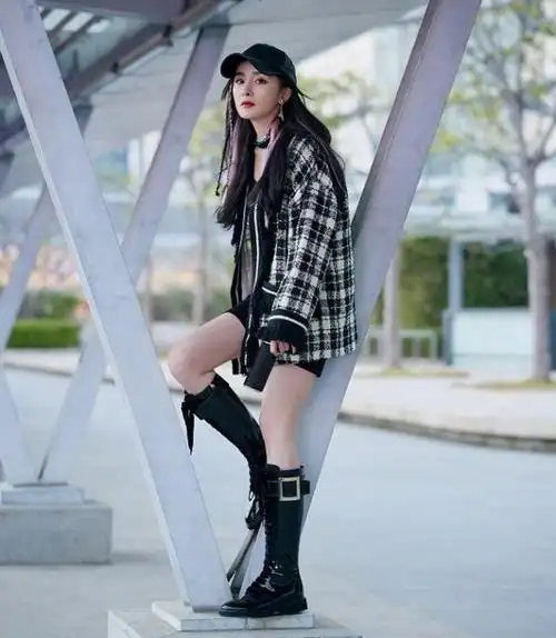 杨幂的腿有多直穿加长马丁靴现身这腿型过于完美