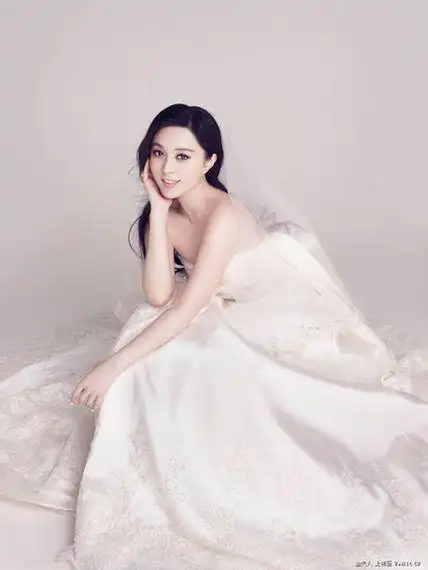 嘉宾名单,粒粒巨星,包括国际影星成龙,"宇宙最强"甄子丹,内地女星赵薇