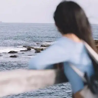 女生看海的头像,一个人看海图片女人特别有意境的