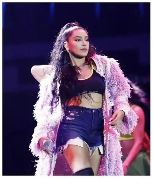 回顾超女冠军江映蓉因整容失败像怪物全身只剩眼珠是自己的