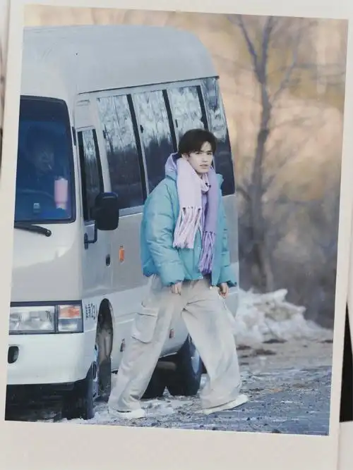 和宋亚轩点亮微博之夜##宋亚轩拍立得