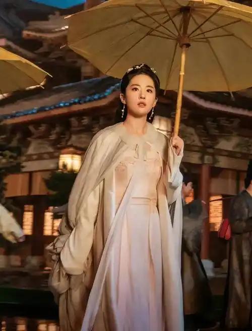 刘亦菲新古装剧首播,效果出人意料,网友:村姑装都这么好看-第1张图片