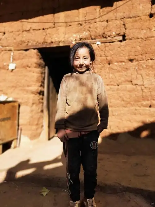 支教献爱 情暖凉山——彝族女孩阿芝喜圆上学梦