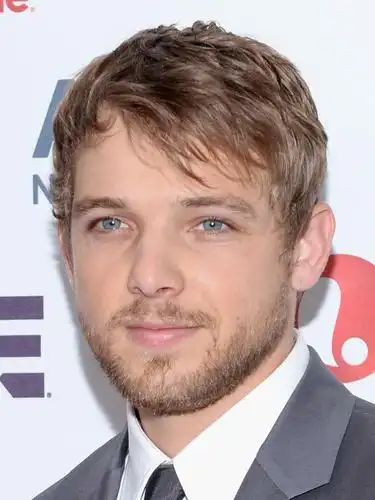 麦克斯·泰瑞奥 max thieriot的图片
