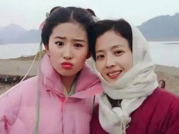 女明星都称她美女,她却自嘲全家最丑|刘亦菲|娱乐圈|大美人_网易订阅