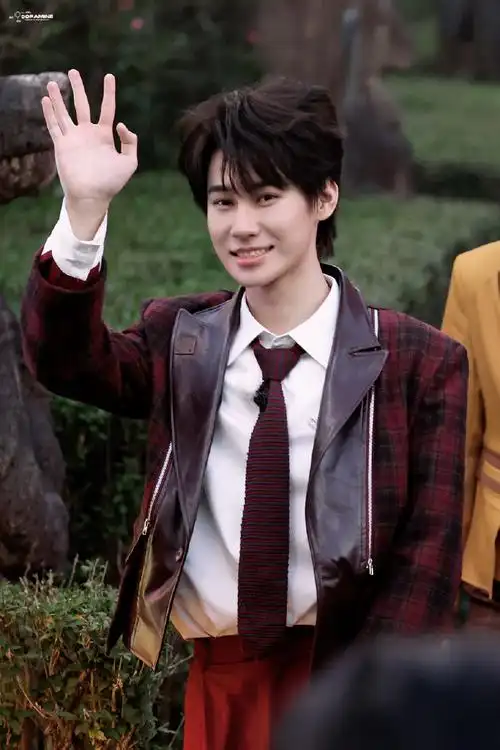 张真源美式男高造型##张真源奔跑吧##奔跑吧生态篇官宣阵容