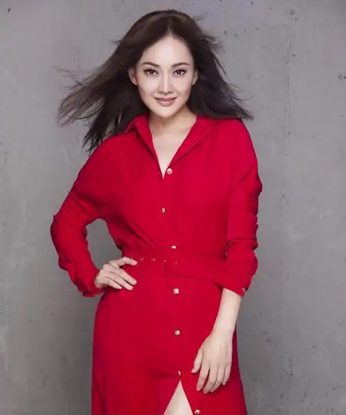 明星牛莉影视,明星牛莉平面广告代言费多少 ,明星牛莉肖像照片嗜è