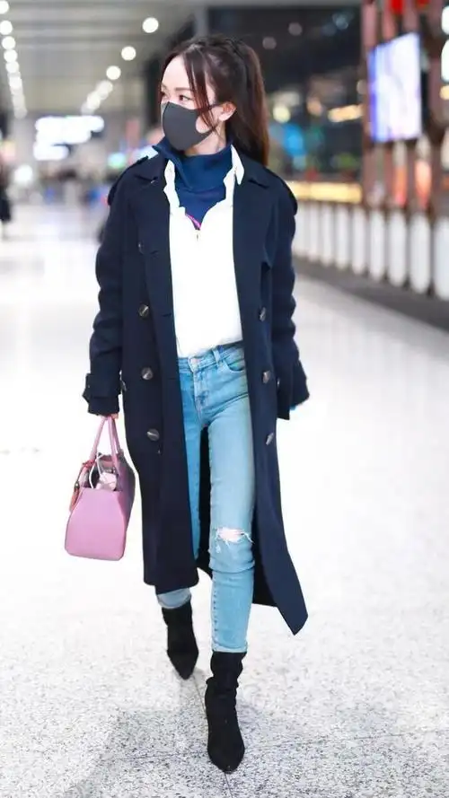 霍思燕衣品太好了,大衣搭配白衬衫结合牛仔裤简约高级,真漂亮