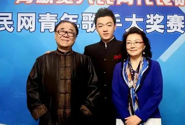金铁霖去世时唯一儿子哭成泪人现任妻子与前妻李谷一皆未出席