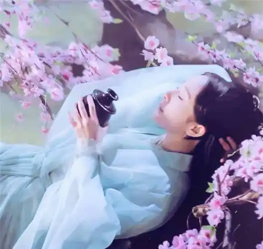 原创古装女子喝酒的画面有多美杨幂悠闲热巴生疏而她霸气十足